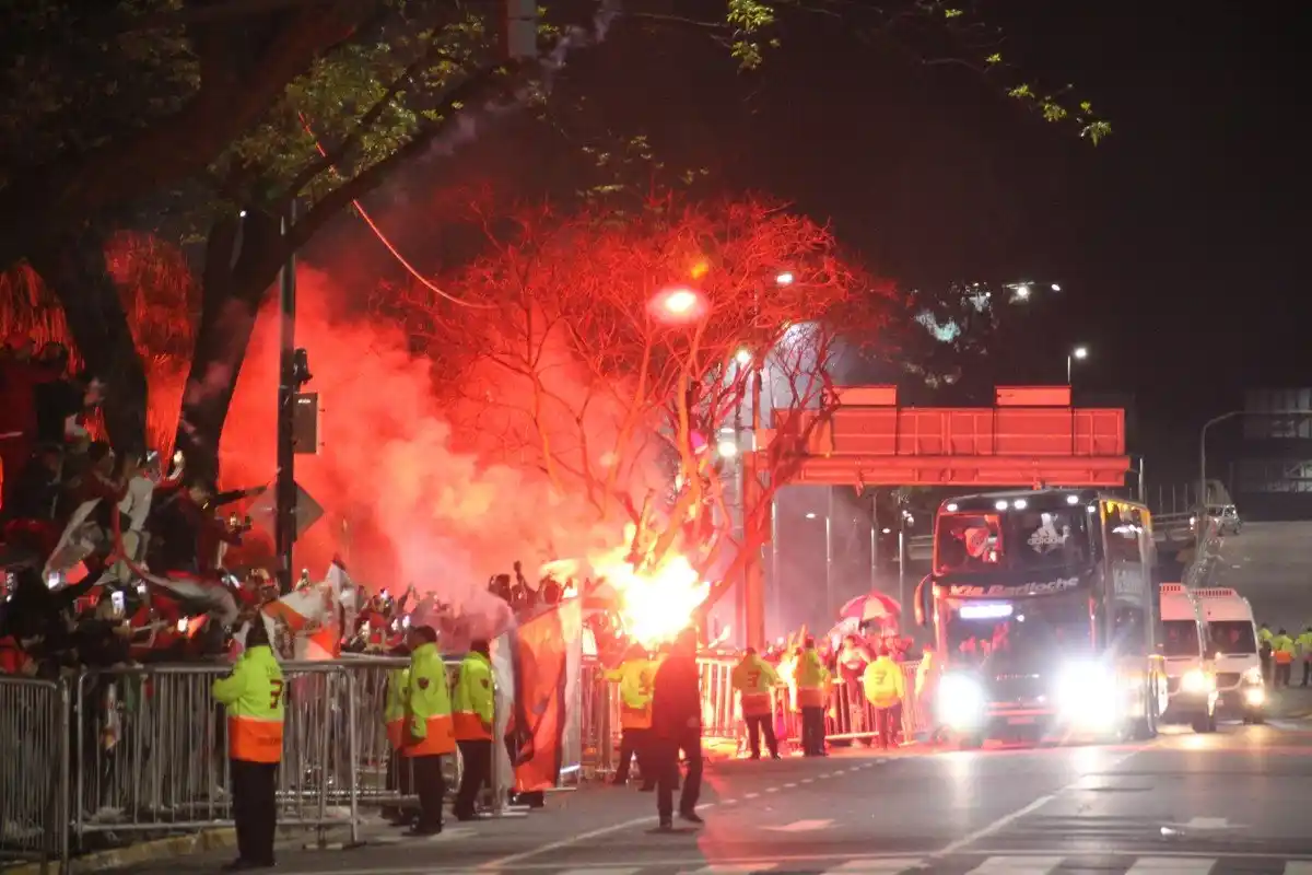 Fiesta Monumental: Los jugadores festejaron con los hinchas la clasificación
