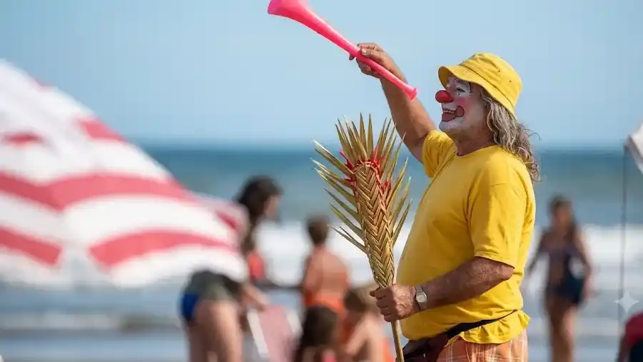 En la arena. Como en el pasado, la playa sigue siendo el lugar donde más vendedores ambulantes se encuentran
