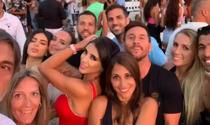 ¿Qué dice el VAR? Messi le habría puesto "un polvito mágico" a su bebida