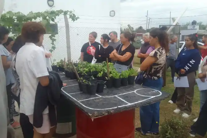 Comenzó la formación de promotores de huertas y ambiente en el CIC 30 de Mayo