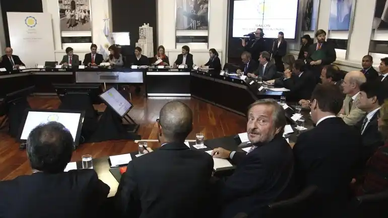 Tensa reunión entre la Presidente y las automotrices