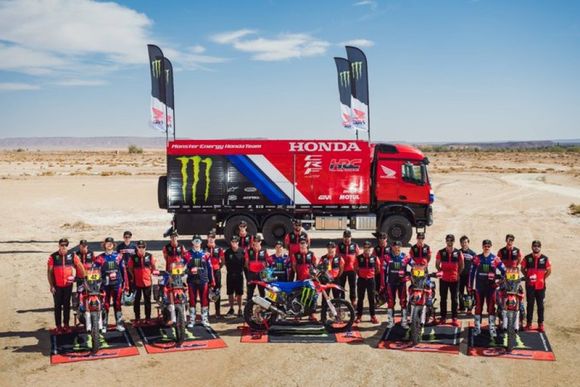 Honda presentó su equipo oficial para el Dakar 2024