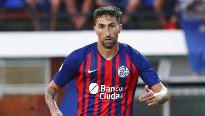 Alejandro Donatti, jugando con la camiseta de San Lorenzo.