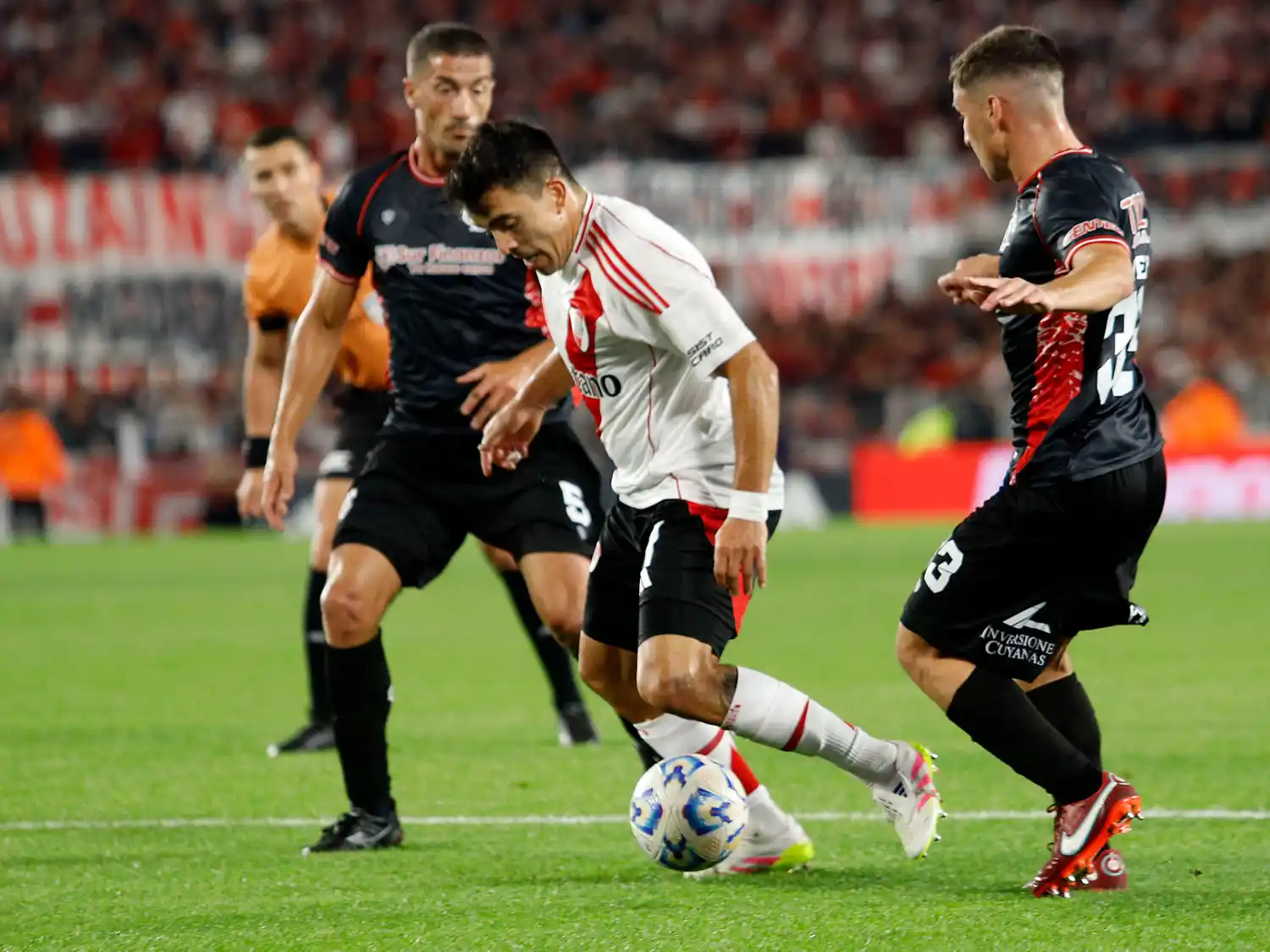 Acuña anotó el tercer gol para River.