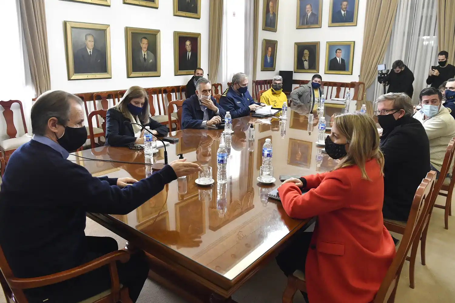 Bordet pidió a Nación aviones hidrantes y una draga para combatir el fuego en el Delta del Paraná