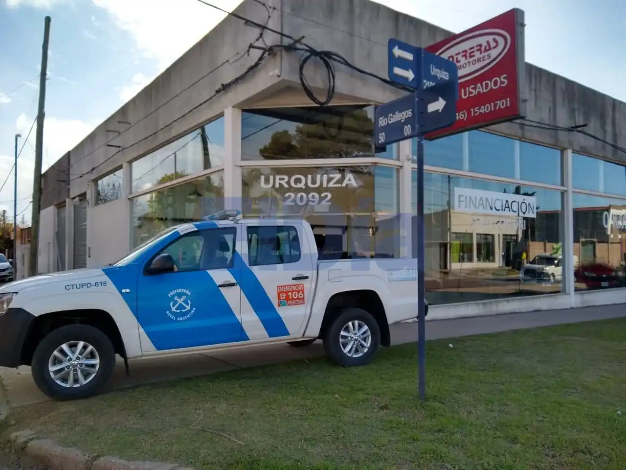 Allanaron dos concesionarias de autos y varias viviendas en la ciudad