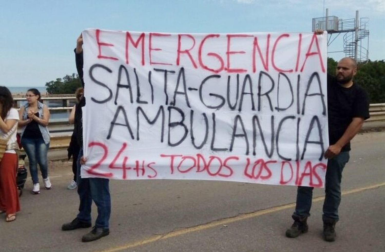 Vecinos de zona sur se manifestaron y pidieron reunión con Arroyo