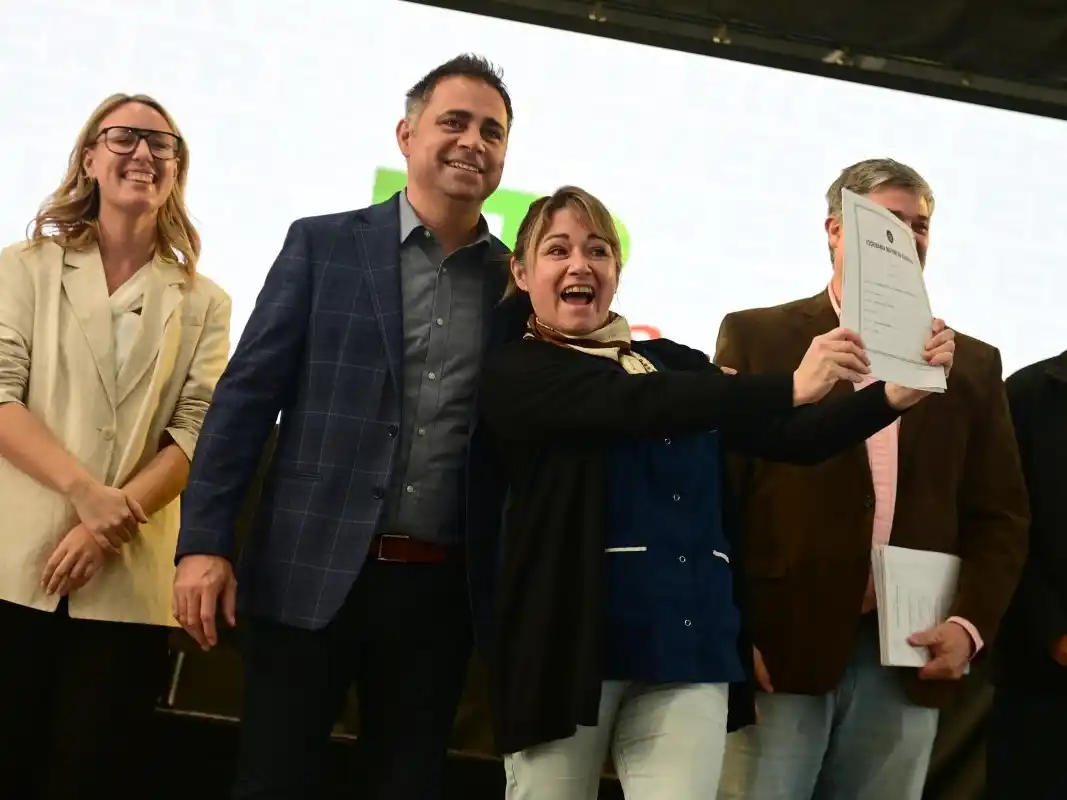 68 familias de 14 barrios distintos de Gualeguaychú recibieron las escrituras de sus viviendas