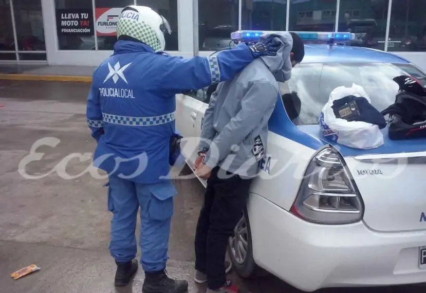Estaban cercados y casi embisten a los policías