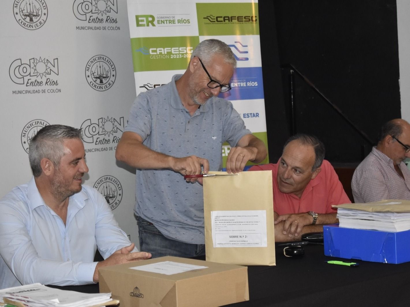 El gobierno provincial impulsa avances en la infraestructura escolar y hospitalaria en Colón