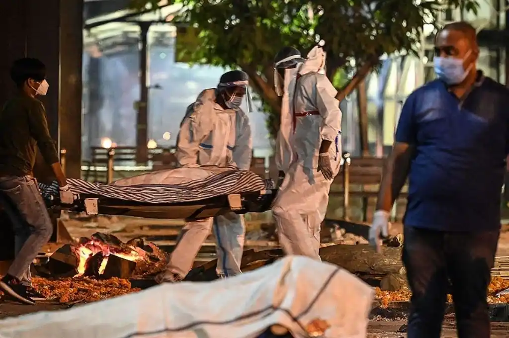 India registró un récord mundial con más de 332.000 casos diarios