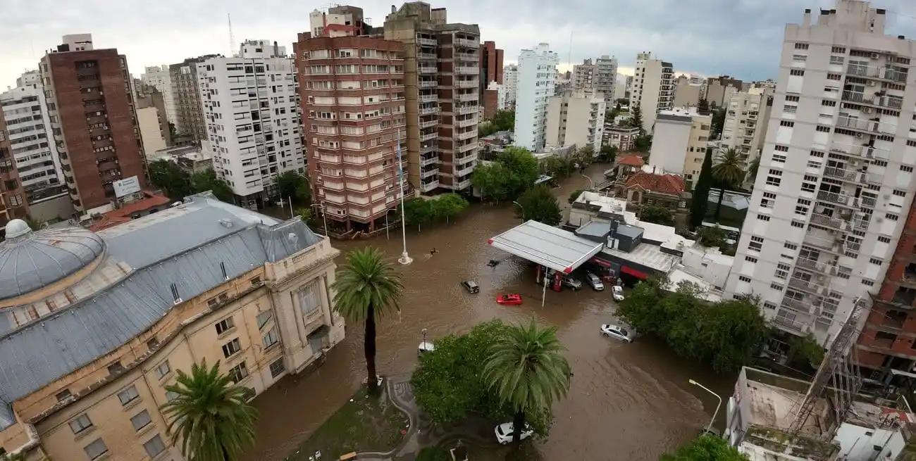 Obra pública antes, para impedir el desastre; obra pública después, para reparar el desastre. Foto: Reuters