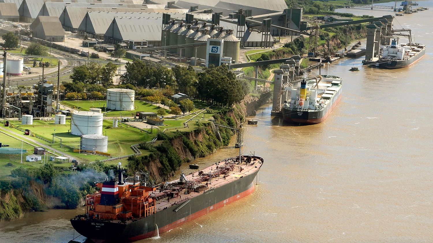 El Paraná recuperó su nivel y se normalizó la carga de los barcos en Rosario