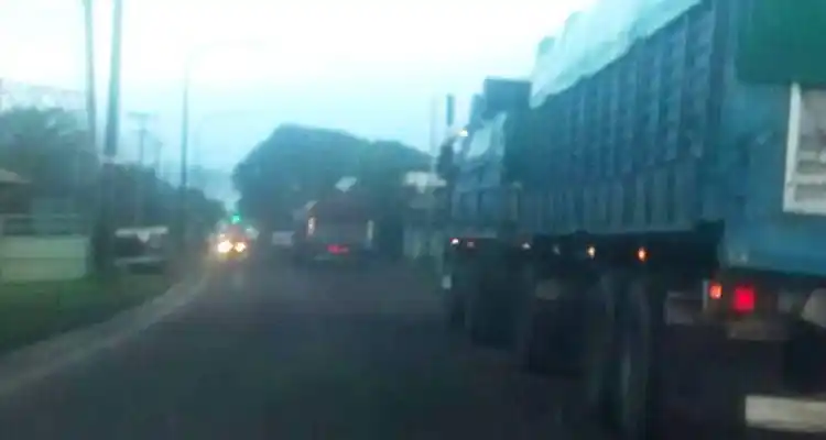 Secuestran dos camiones excedidos de peso que intentaban evadir los controles