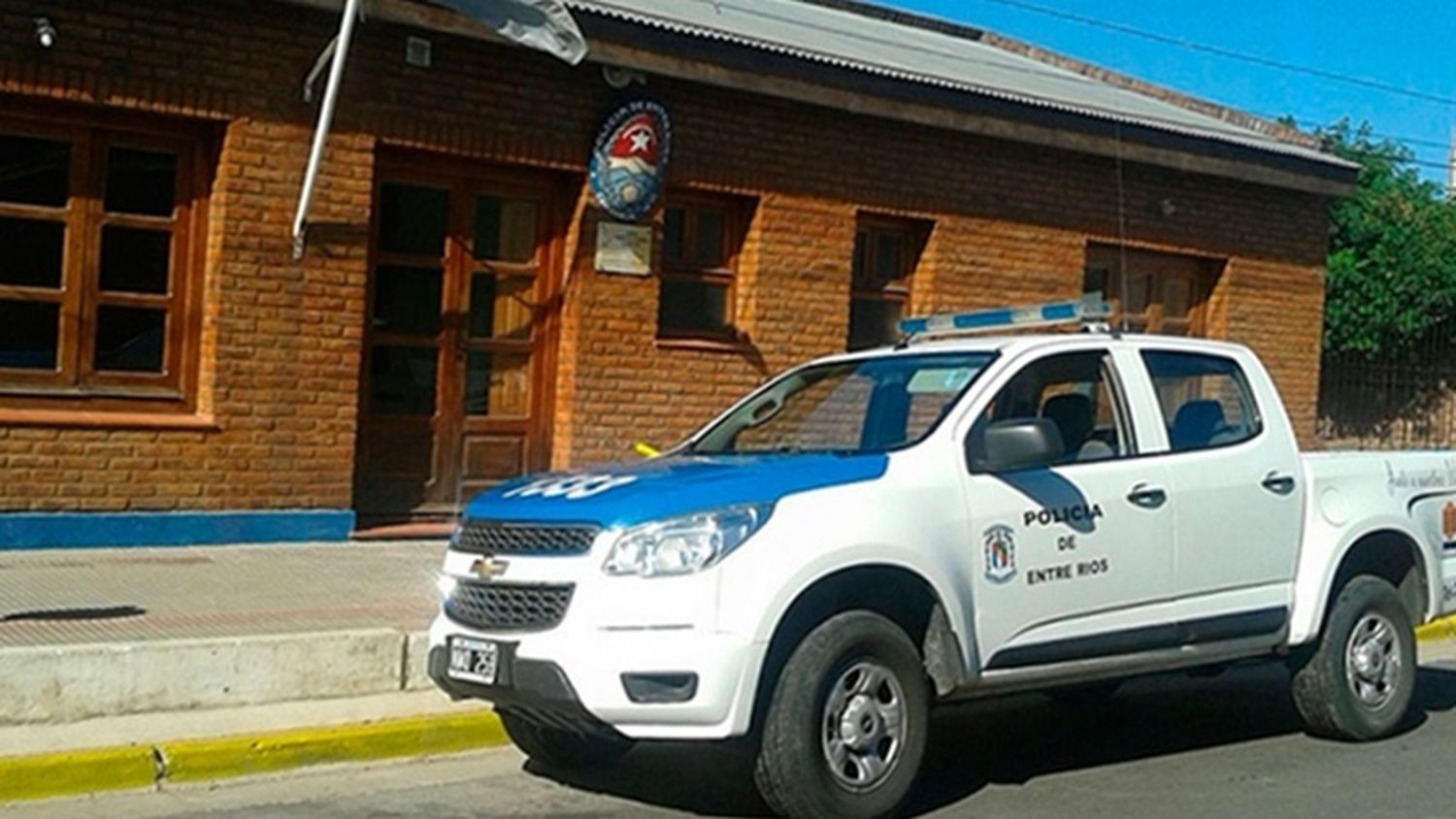 La Policía los descubrió vendiendo droga en plena calle