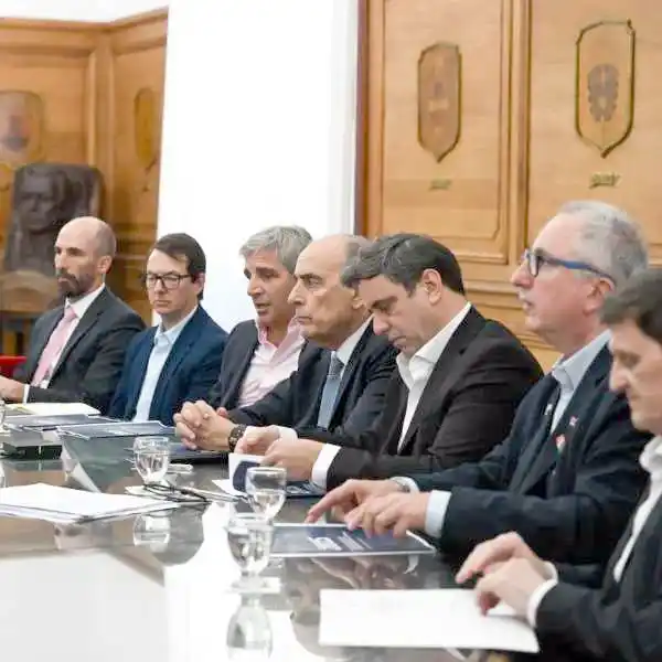 Francos y Caputo relativizaron el
ajuste que planteó Milei en el Congreso