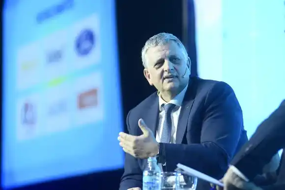 Coloquio de IDEA: “Venimos a trabajar con la industria y no contra la industria”, dijo el CEO de YPF