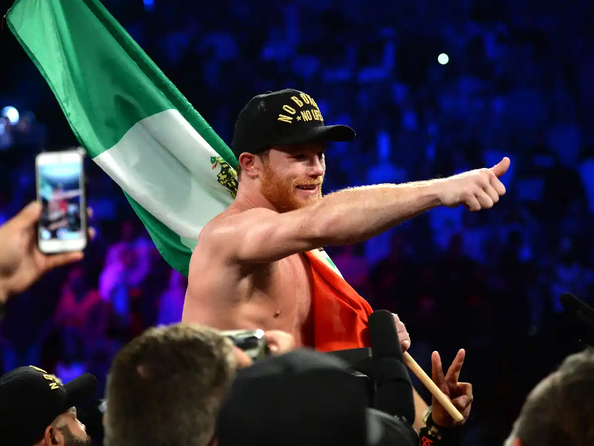 Saúl Álvarez va por la corona de Fielding