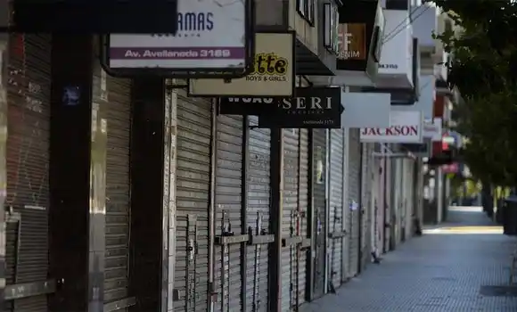 Analizan pagar sueldos y aguinaldos en cuotas a empleados de comercios