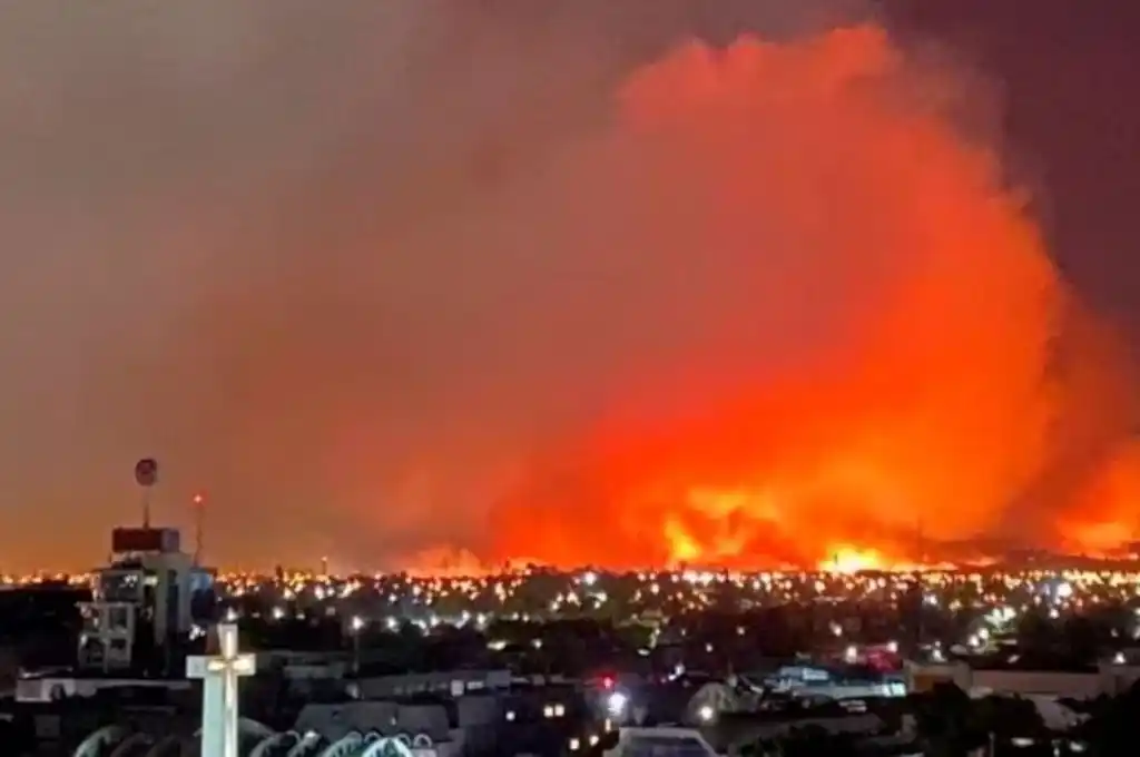 Por un feroz incendio forestal, evacuaron una ciudad del sur de Chile
