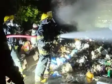 Bomberos incendio Av 9 de septiembre y Florencio Sanchez 2