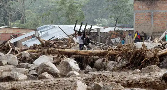 ¡TERRIBLE! AVALANCHA en Quetame deja varios muertos y desaparecidos (+ Video)