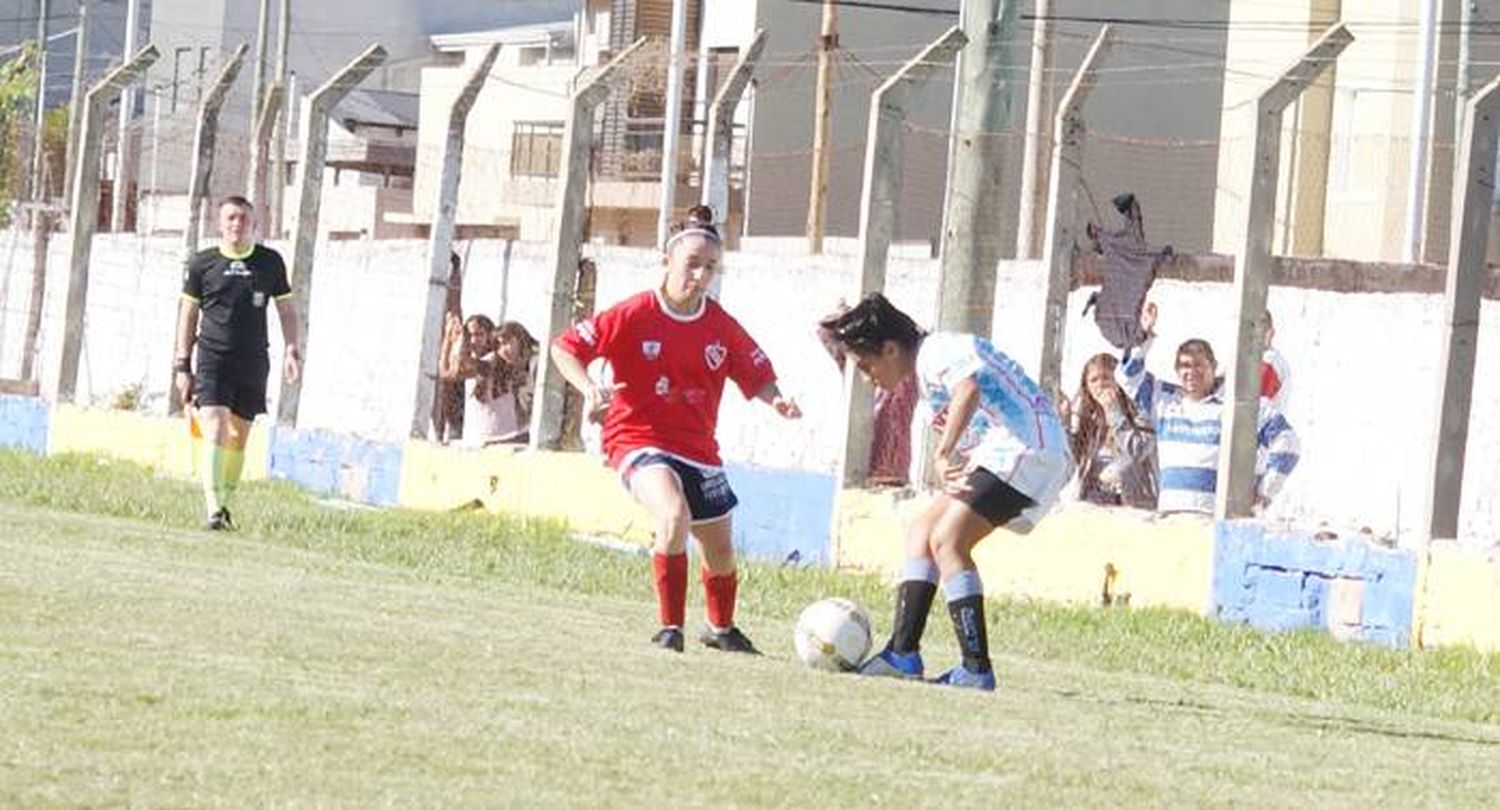 Defensores de la Constitución jugará el domingo  la primera final