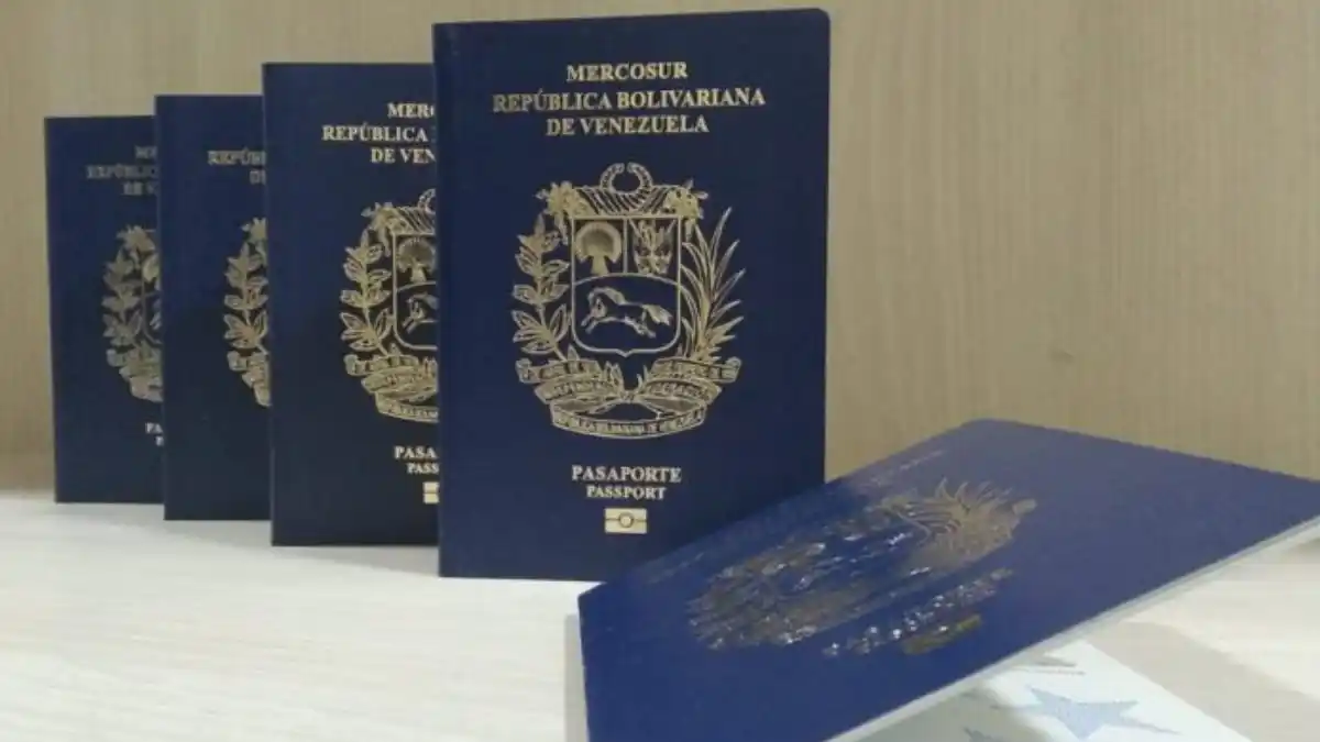 EN DÓLARES: conozca el precio del pasaporte venezolano este 2025