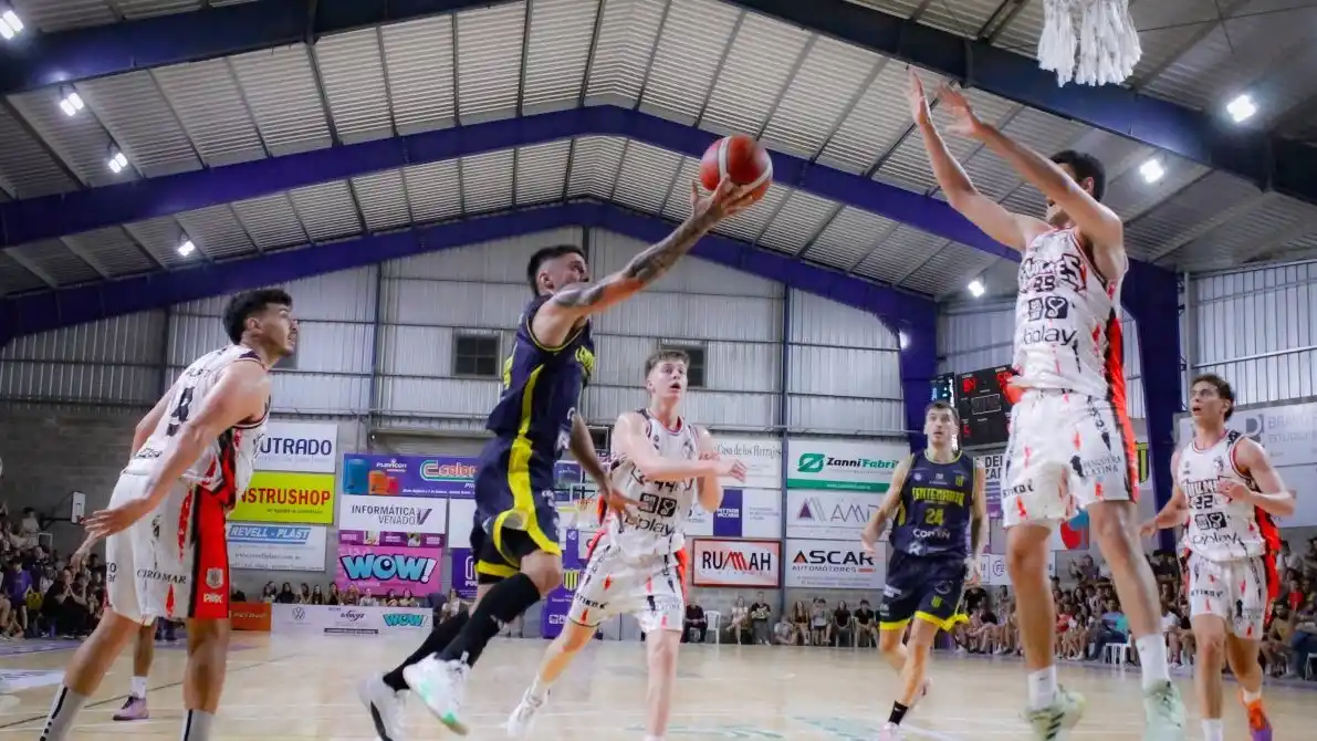 El Tricolor no pudo abrochar su segunda victoria en la gira y perdió con Centenario.