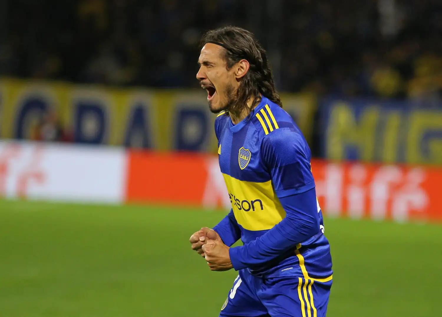 El uruguayo Cavani grita su gol