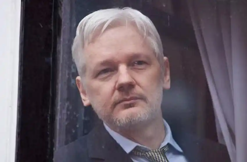 Arrestaron a Julian Assange, fundador de WikiLeaks, en la embajada de Ecuador