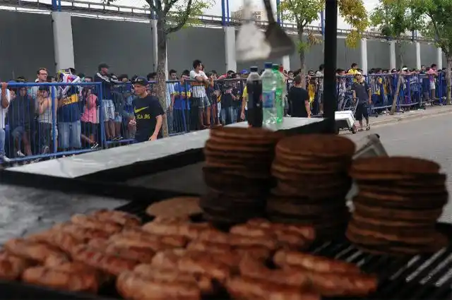El Gobierno porteño prohibió las parrillas en las afueras las canchas de fútbol