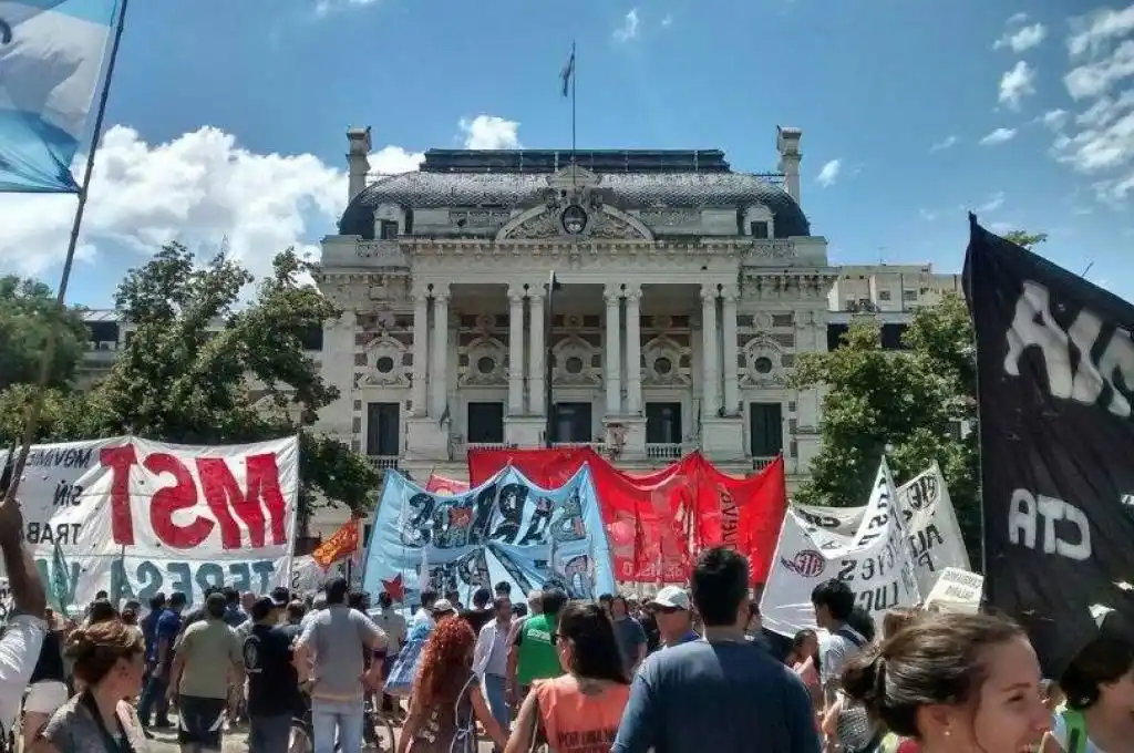 Movilización contra Vidal por su marcha atrás en la aplicación del protocolo del aborto no punible