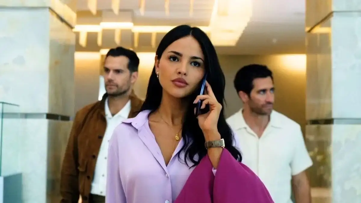 Jake Gyllenhaal, Henry Cavill y Eiza González protagonizan el nuevo film de Guy Ritchie.