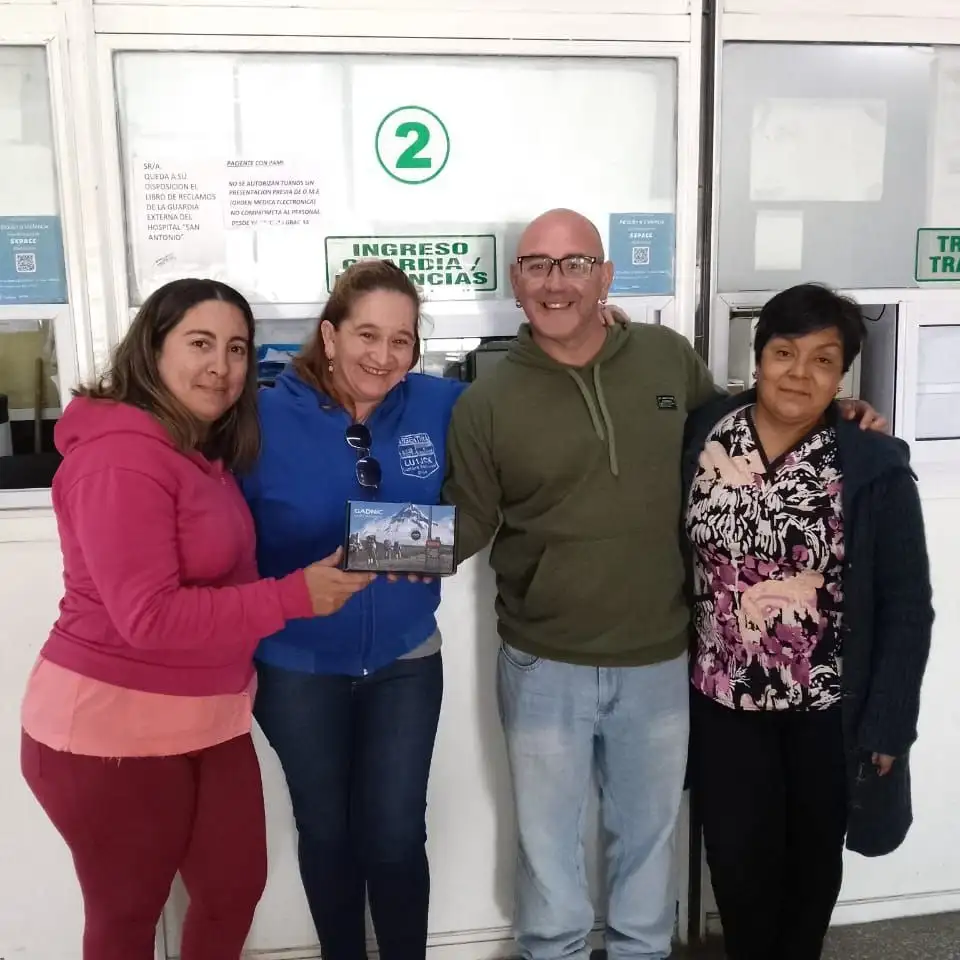 Integrantes de Admisión del hospital y del Radio Club.