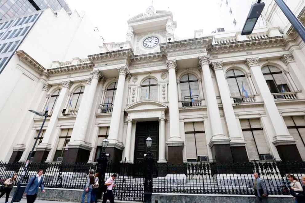 El Banco Central presentó su último balance: su pasivo bajó 56% y las reservas crecieron 28% en 2024