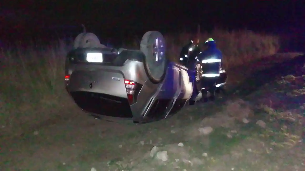Vuelco con heridos en un camino vecinal de Cascallares