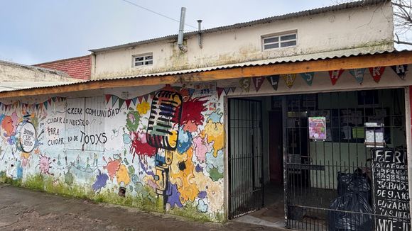 Robaron ropa y alimentos de una sociedad de fomento en el barrio Las Heras