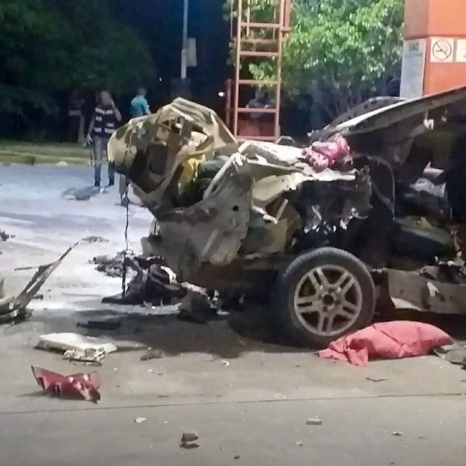 El video del auto cargado con cocaína que explotó en mientras le cargaban GNC