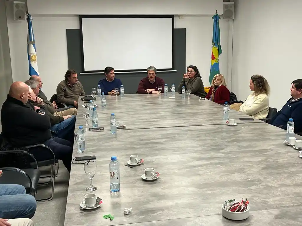 El encuentro se celebró el lunes por la noche en la sala de reuniones de la entidad camarista.