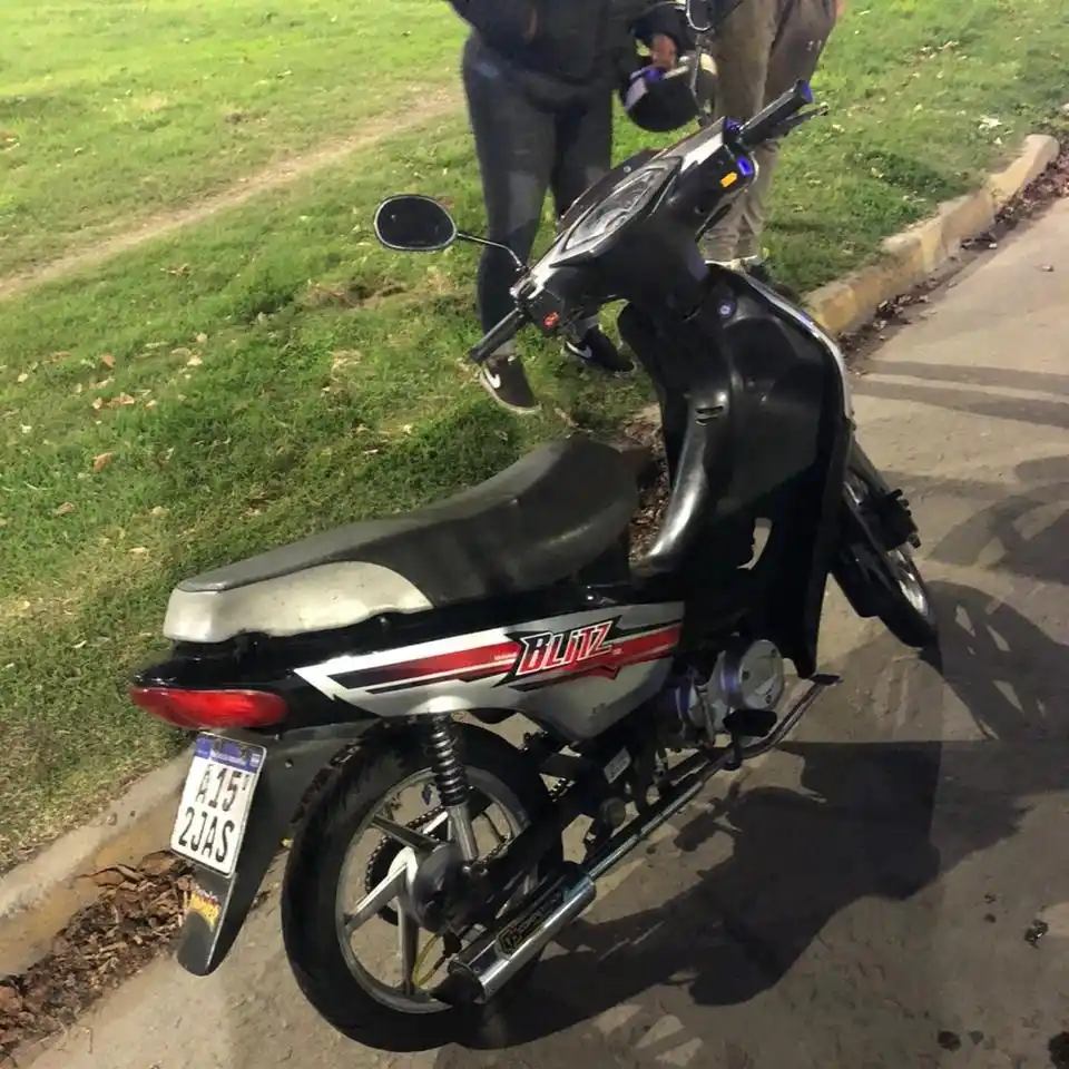 el rodado en el que se desplazaban los tres heridos