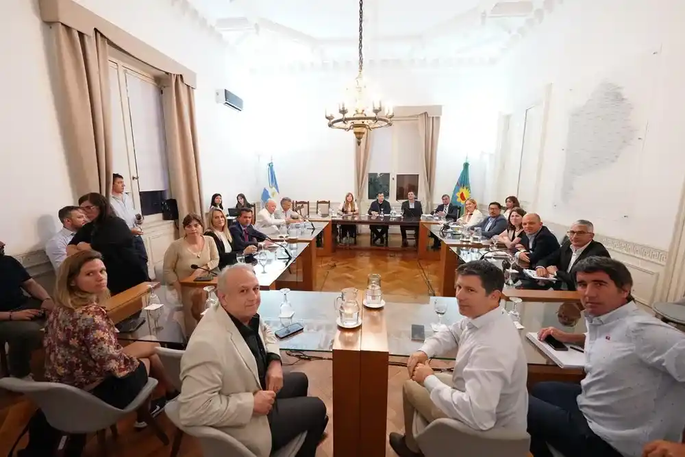 La comisión de Presupuesto de Diputados, durante la sesión de hot en la que se apribó el dictamen al proyecto de autorizacion de endeudamiento.