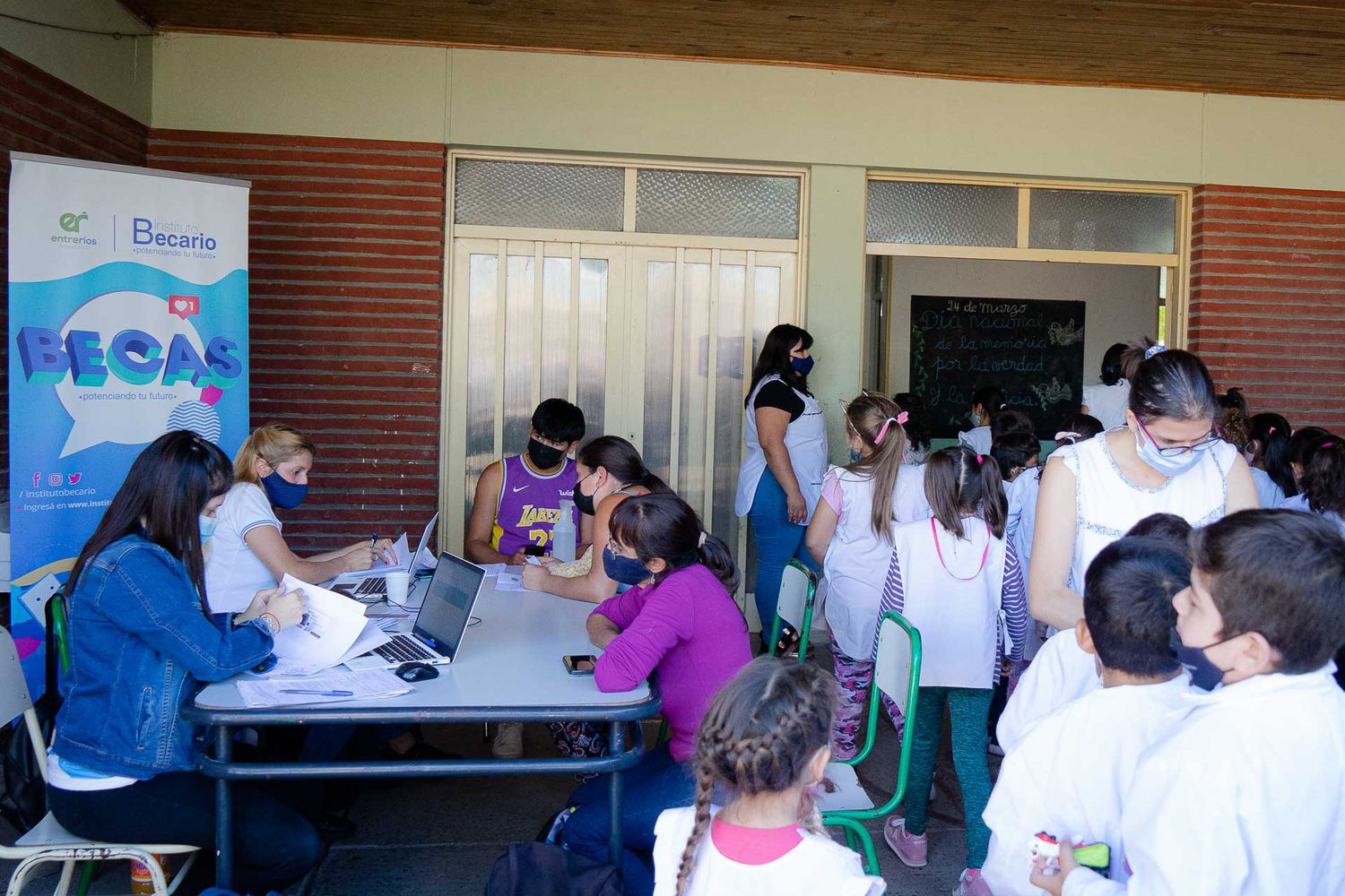 Más de 21.000 estudiantes secundarios solicitaron sus becas del gobierno provincial