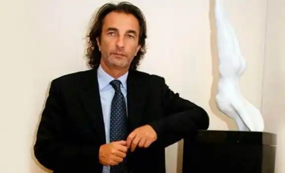 Piden embargar por $54 millones al primo de Mauricio Macri