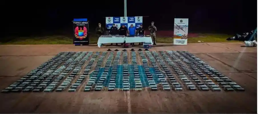 Militares colombianos hicieron fuerte operativo en la frontera y hallaron más de una tonelada de droga