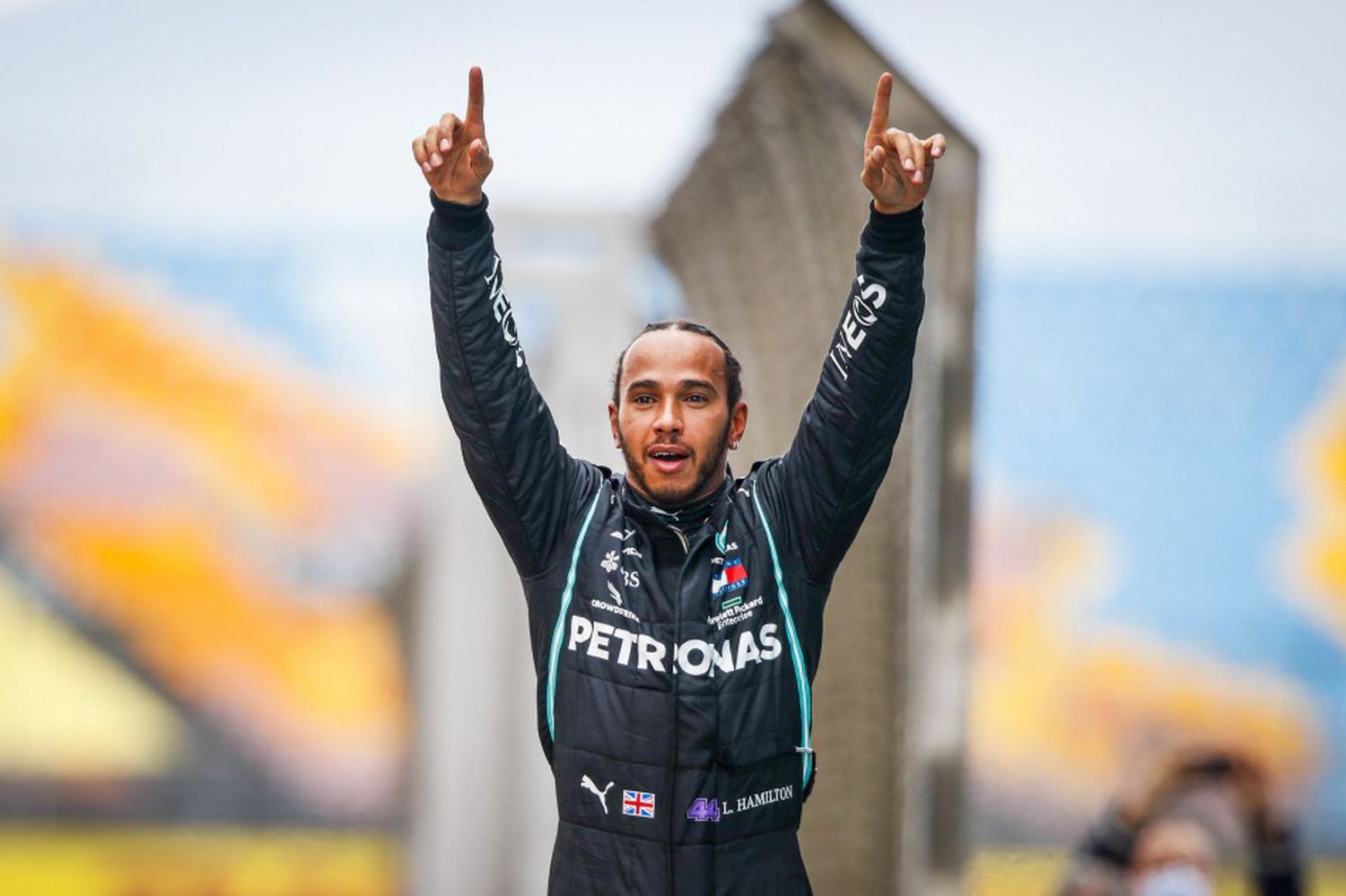Hamilton: "No hay presión para renovar con Mercedes”