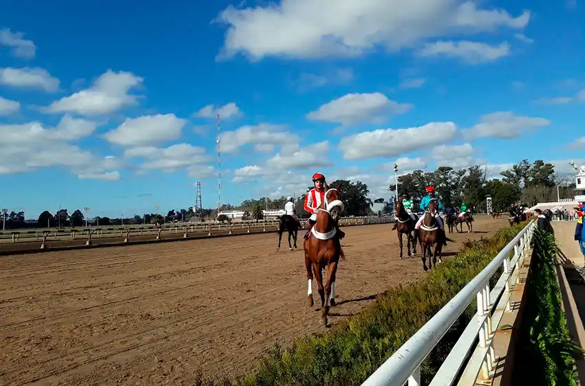 Destacan que regreso del turf en Buenos Aires permite sostener "miles de empleos"