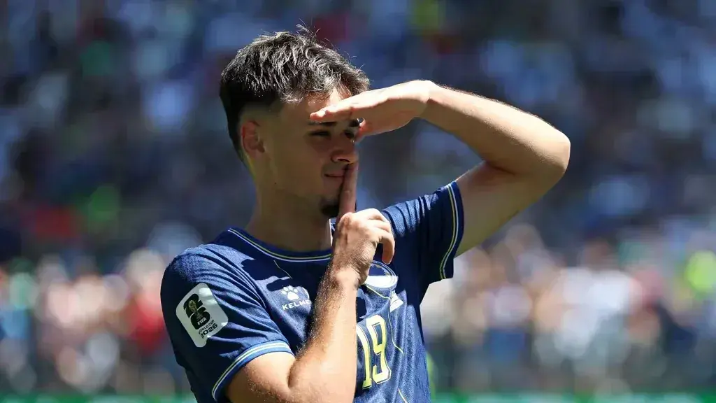 Alajbegovic brilla y Bosnia mantiene vivo el sueño mundialista tras vencer a Qatar