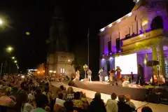 Se realizó la apertura de las preliminares del Mundial de Tango en la puerta del Palacio Municipal