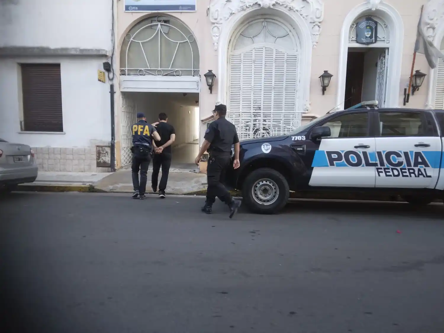 El acusado permanece detenido en la Dependencia de Policía Federal.